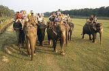 462a_Met olifanten op stap, Chitwan